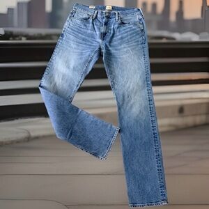 J.Crew Style 484 Men’s Size W31-L32 Stretch Slim Tapered Leg Low Rise Jeans.